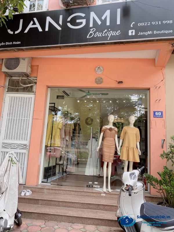 Cần sang shop thời trang quần áo nữ mặt tiền đường Nguyễn Đình Hoàn, phường Quan Hoa, quận Cầu Giấy.