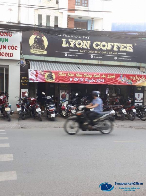 Sang nhượng quán cafe nằm mặt tiền đường Lê Đức Thọ, trung tâm quận Gò Vấp.