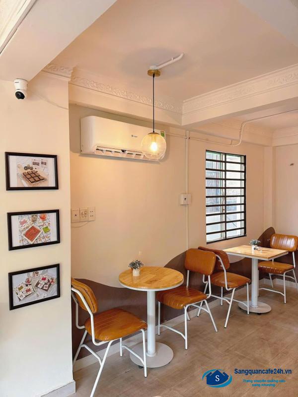 Sang quán cafe