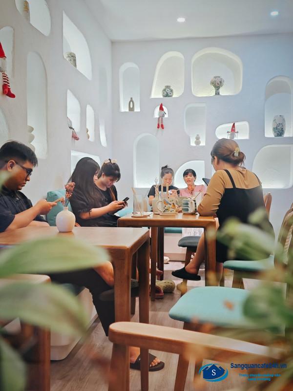 Sang quán cafe
