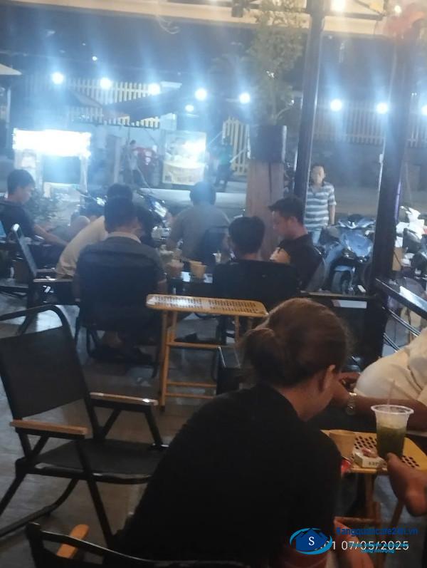 Sang quán cafe