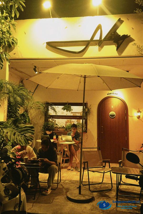 Sang quán cafe