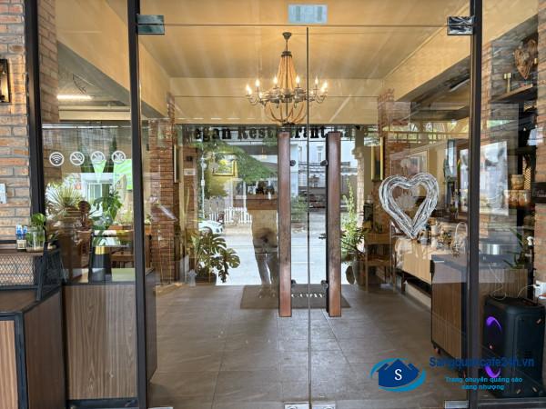 Sang nhà hàng Sang nhà hàng