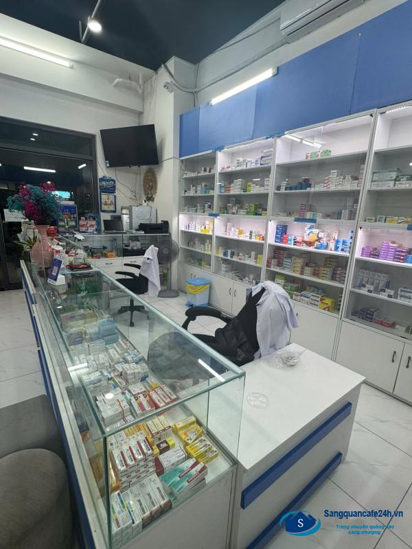 Sang nhà thuốc tây