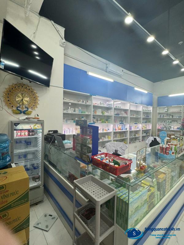 Sang nhà thuốc tây