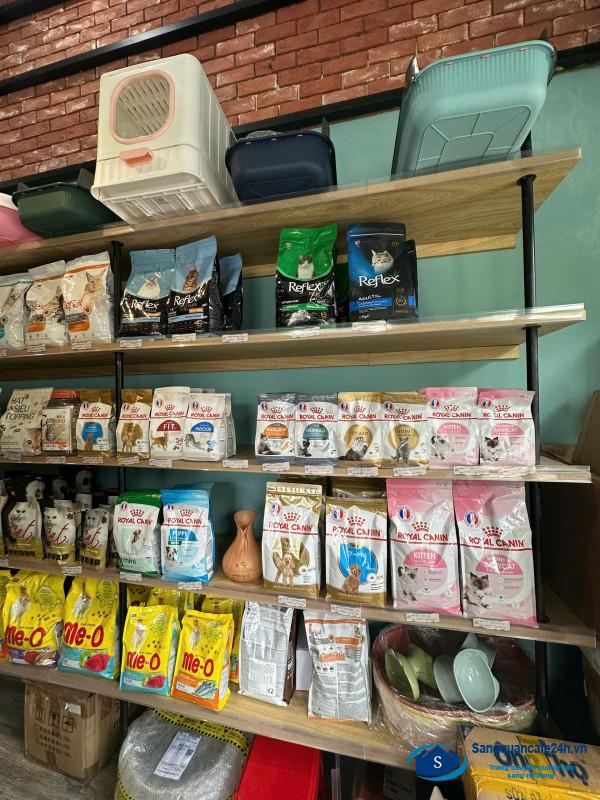 Sang cửa hàng thú nuôi
