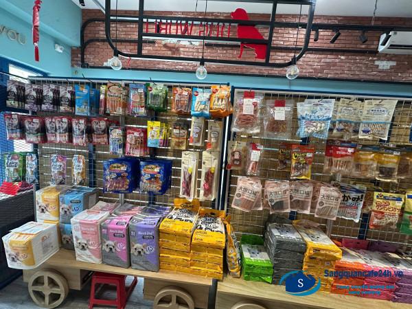 Sang cửa hàng thú nuôi