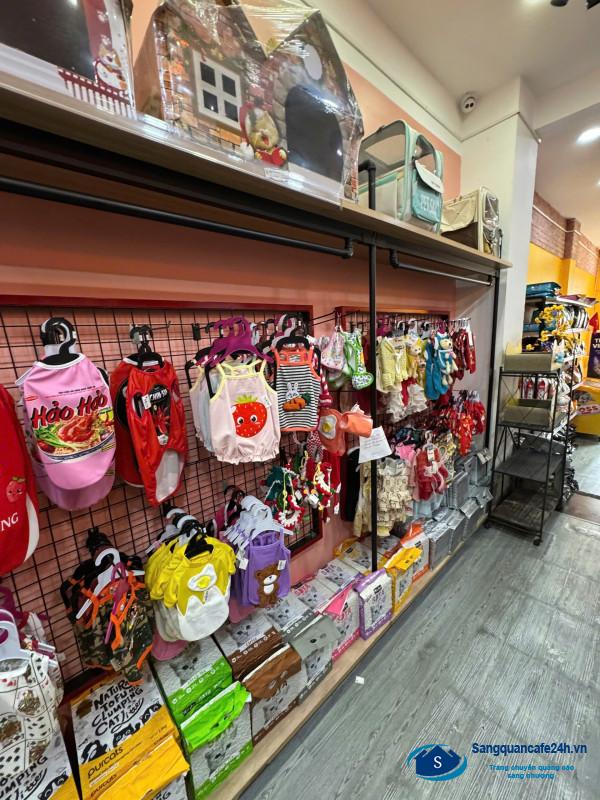 Sang cửa hàng thú nuôi