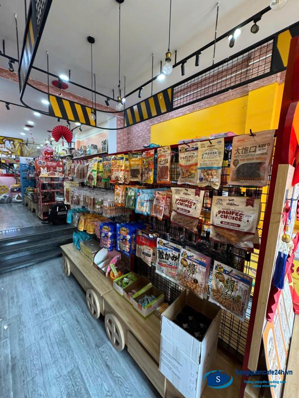 Sang cửa hàng thú nuôi