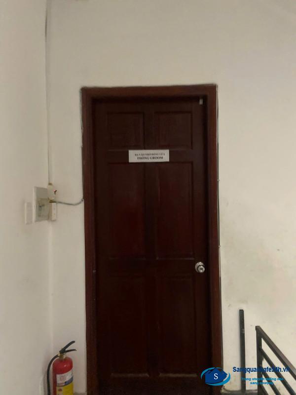 Sang cửa hàng thú nuôi