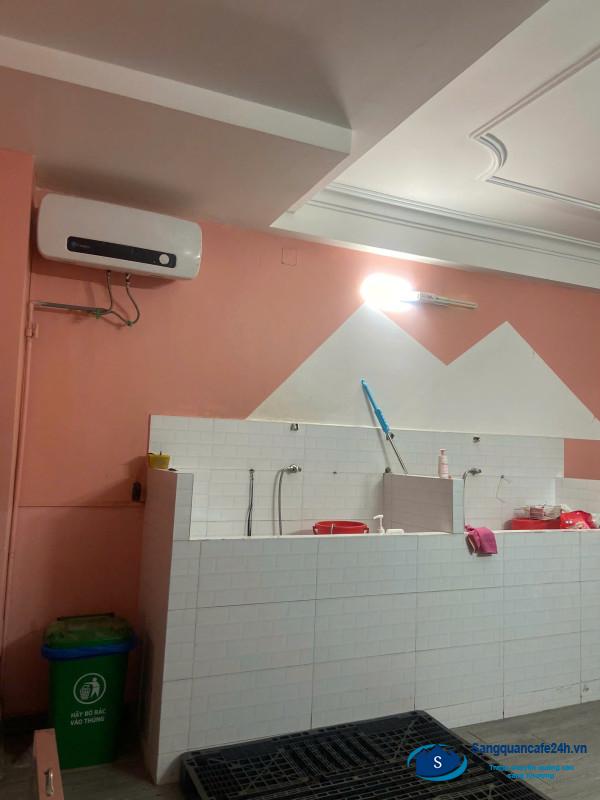 Sang cửa hàng thú nuôi