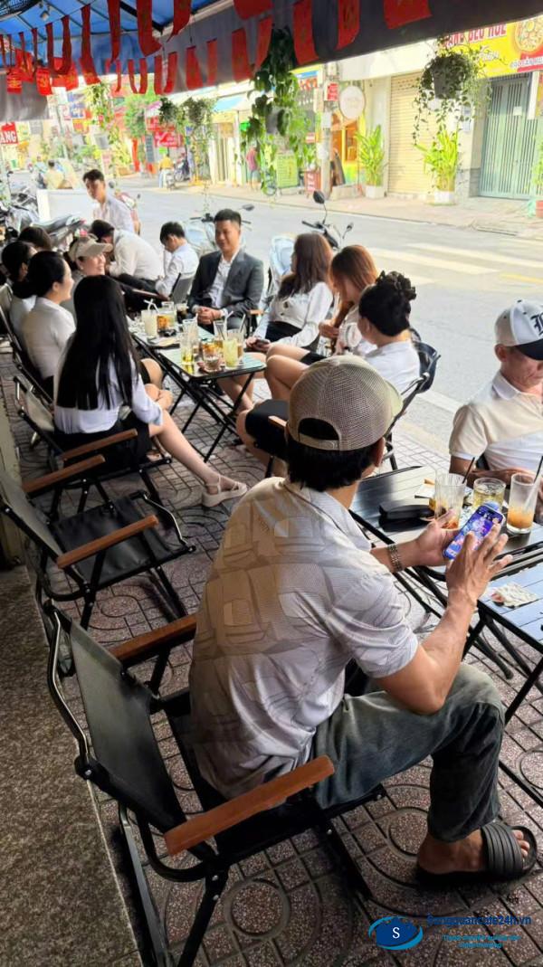 Sang quán cafe