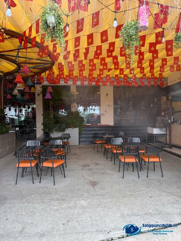 Sang quán cafe