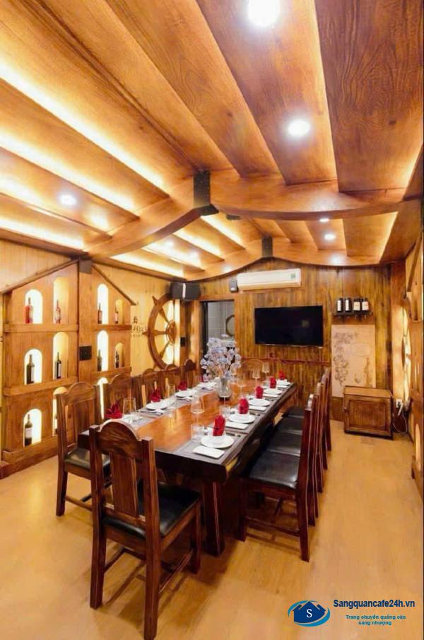 Sang nhà hàng