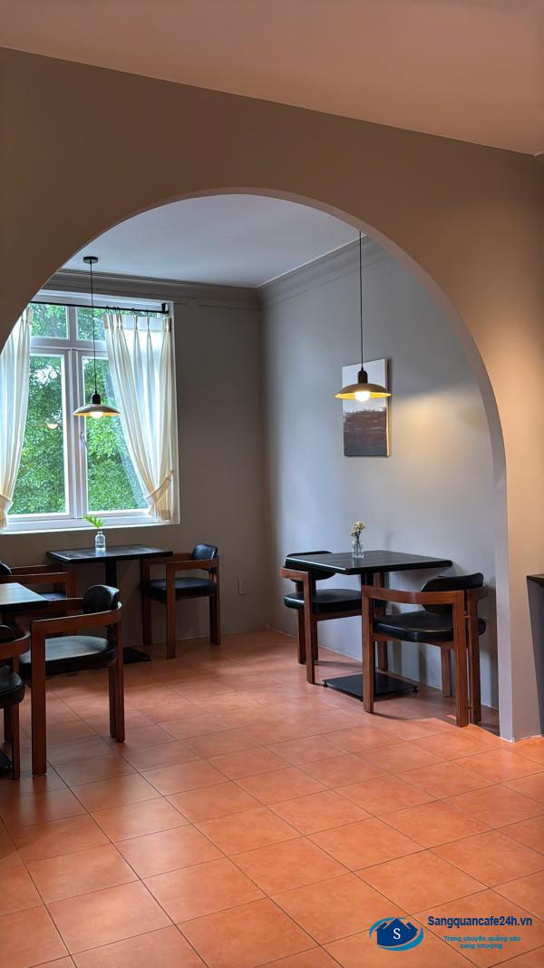 Sang quán cafe